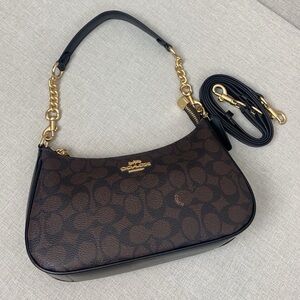 coach Teri Shoulder Bag In Signature Canvas